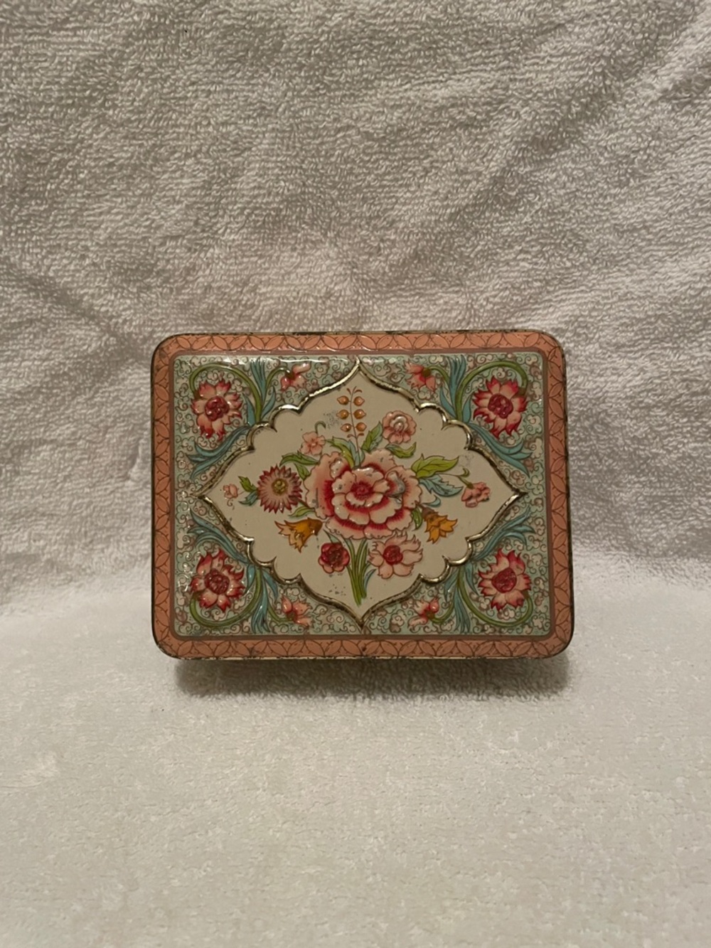 Daher Vintage Tin